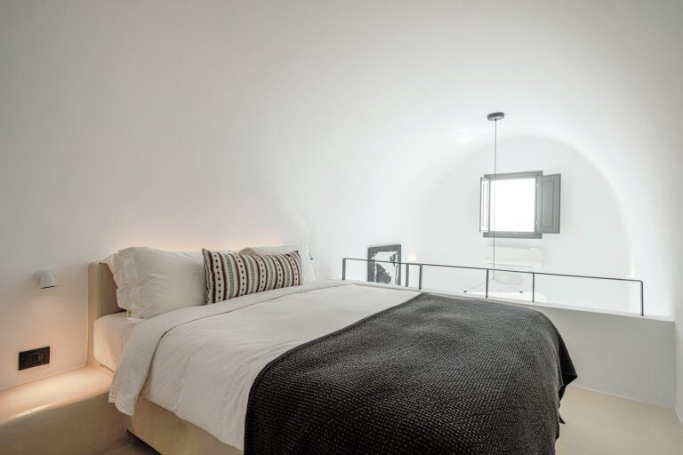 The Fisherman's Maisonette bedroom, Ikies Traditional Houses