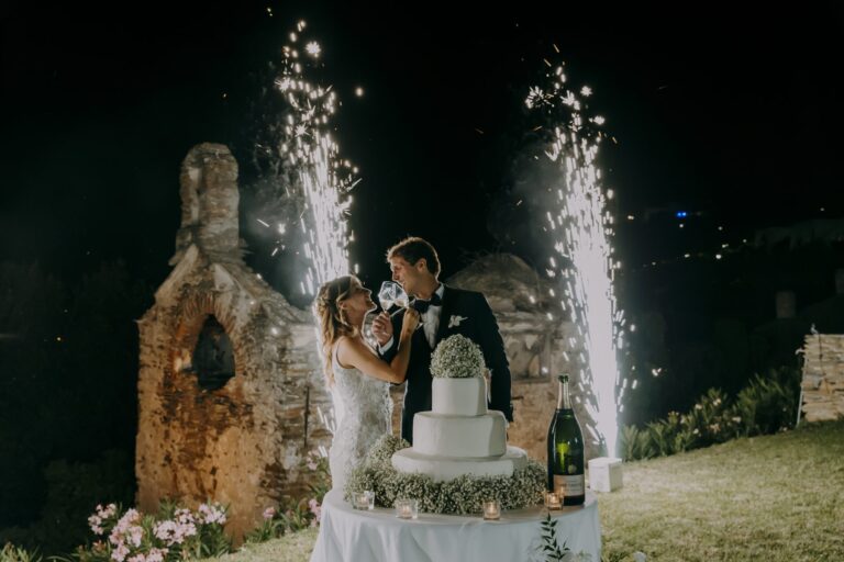 Cake cutting at night beside a stone grotto, sparkler fountains either side, Il Giorno Perfetto di Glenda Marradi