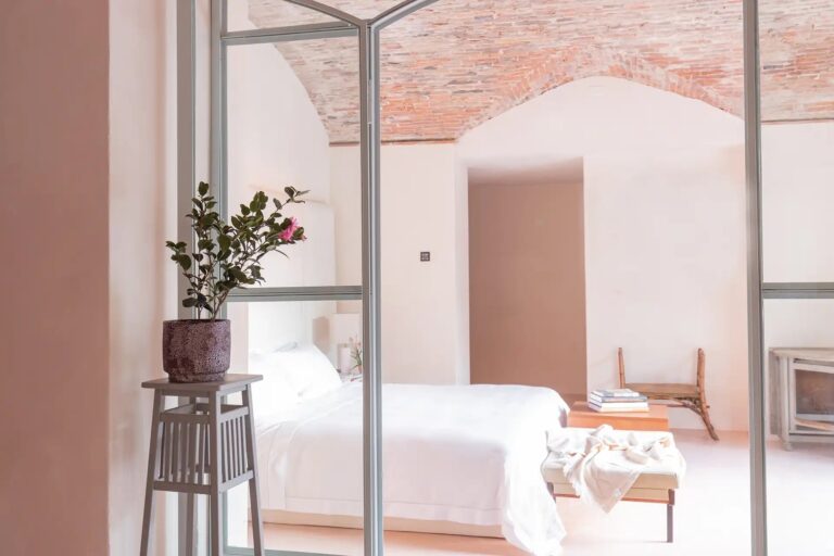 The Greenhouse Suite, pale pink and brick arch, Il Salviatino