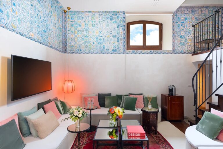 The Artist Suite, with hand-painted murals, Il Salviatino