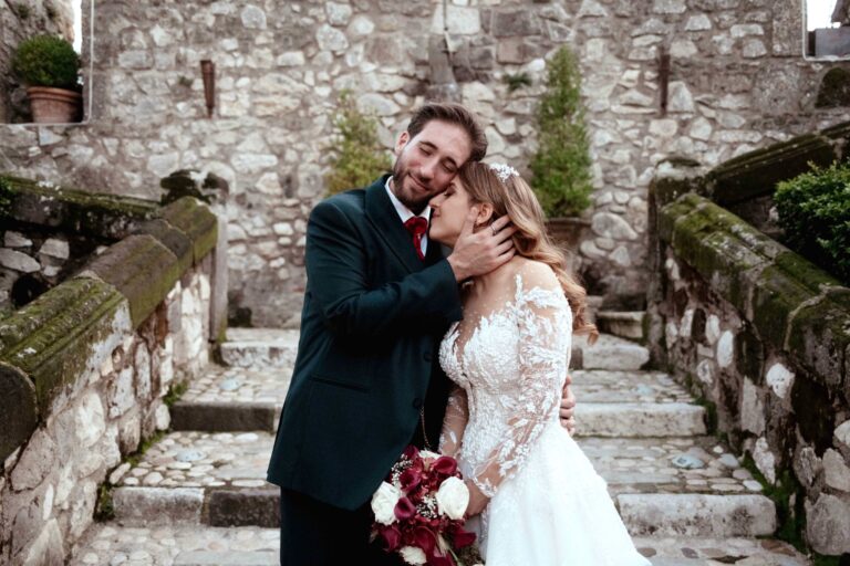 Limatola Castle, a kiss on the stairs, Infinity Studio Italy