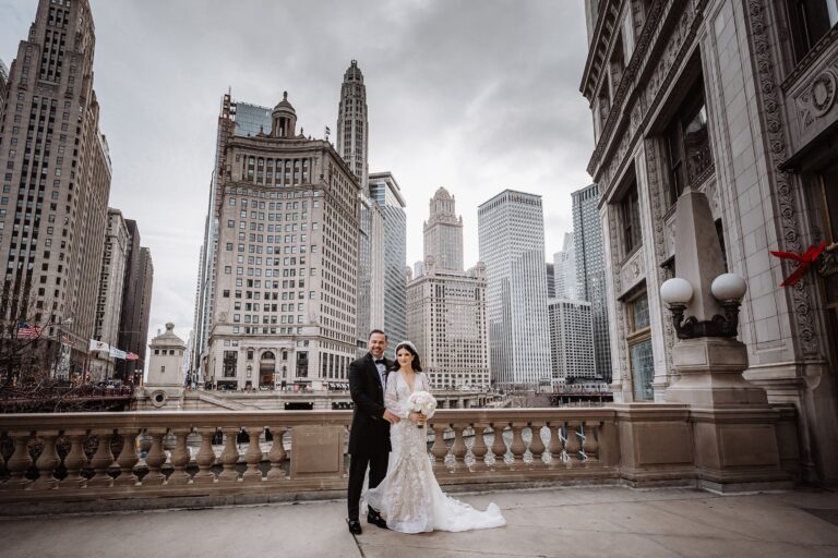 Chicago, a skyline behind them, Infinity Studio Italy