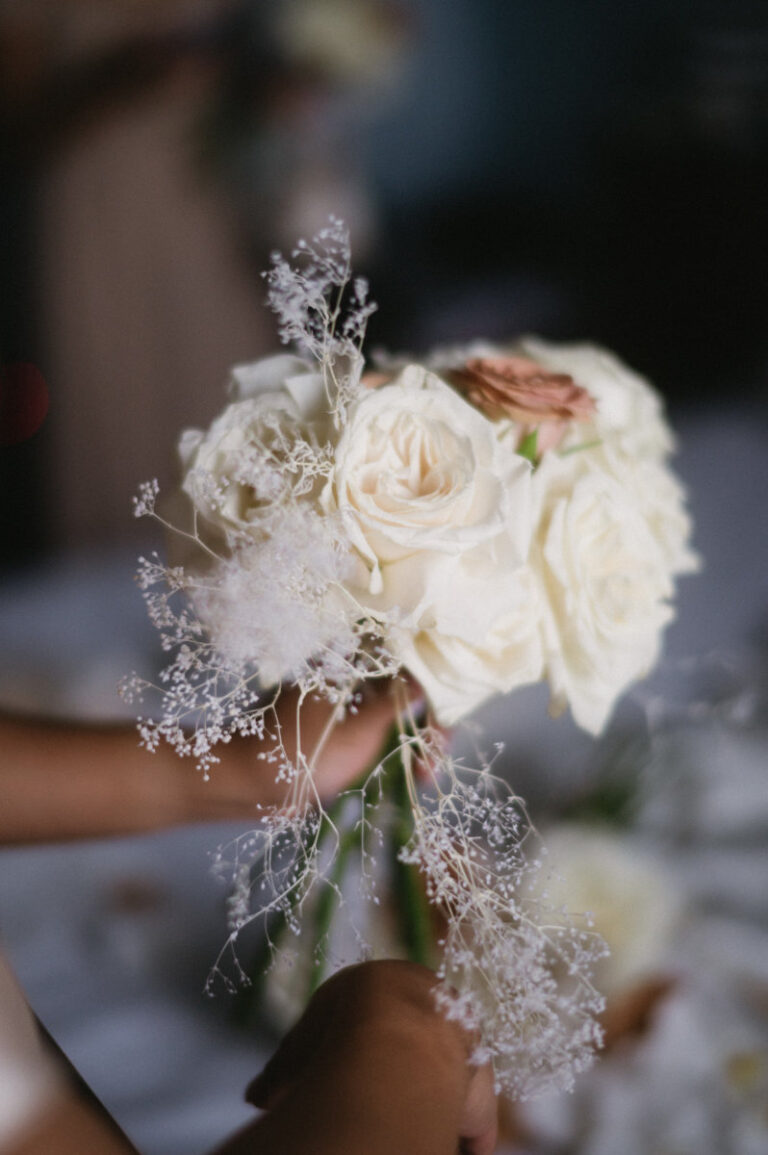 The bouquet of ivory roses and gypsophila, handed over, Iole Criscitiello