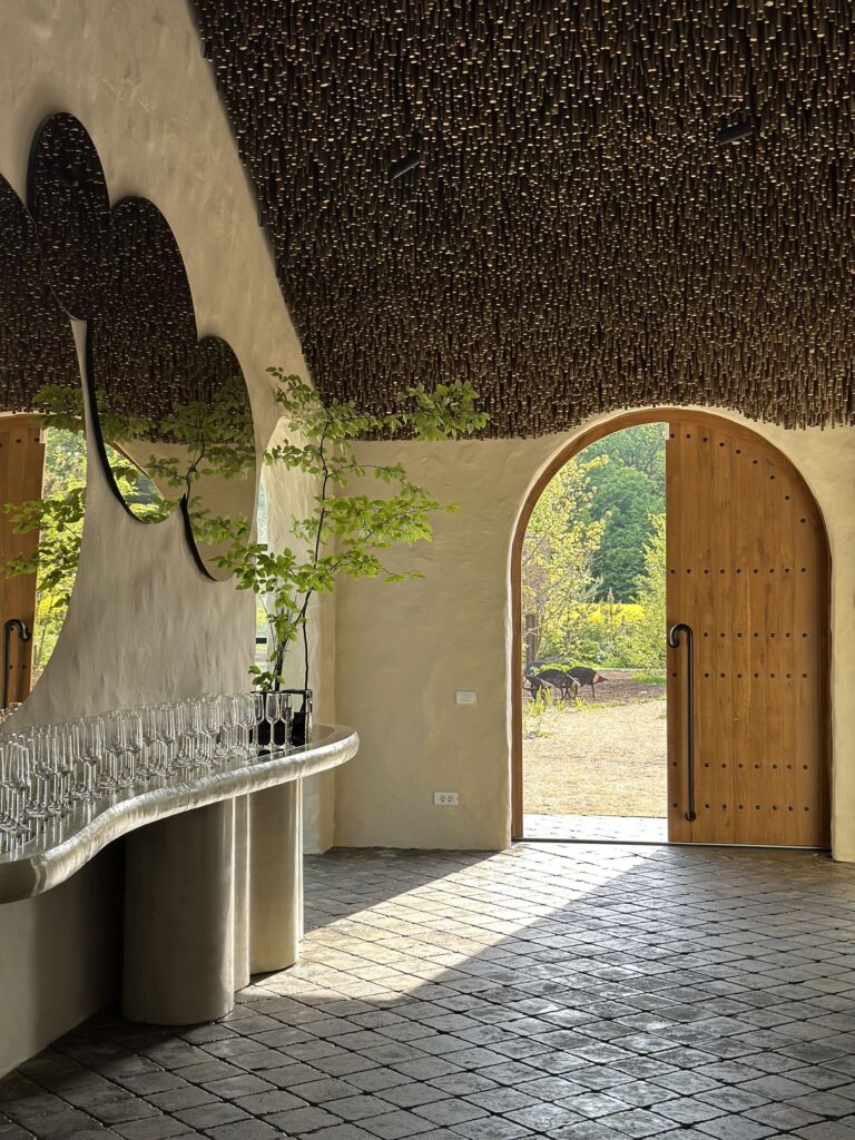Bar room with arched doorway, Iris Orangerie