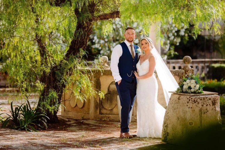 The couple beneath a pepper tree in a villa garden, Jewelweddings Event Planners