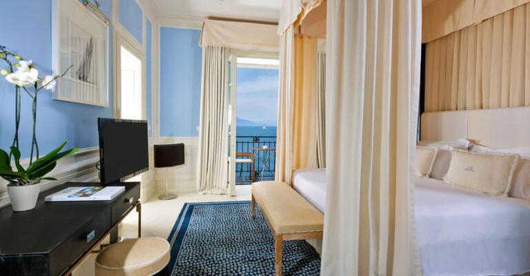 A Classic Room with Sea View, JK Place Capri