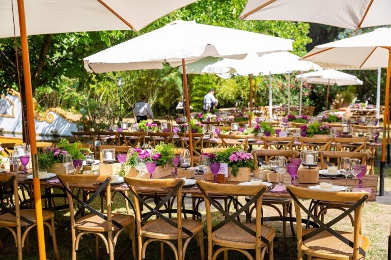 Garden tables under parasols, José Maria da Fonseca Casa Museu