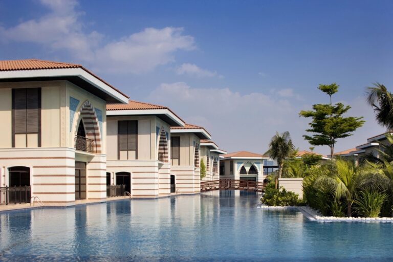 Royal Villas beside the lagoon pool, Jumeirah Zabeel Saray