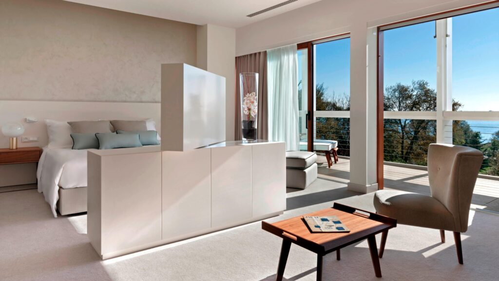 Rooms & Suites, photograph 2