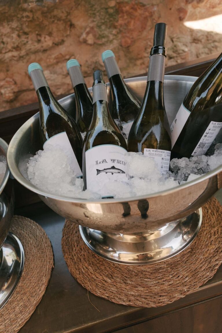 Wine on ice, before the toast, Kaleidos Wedding