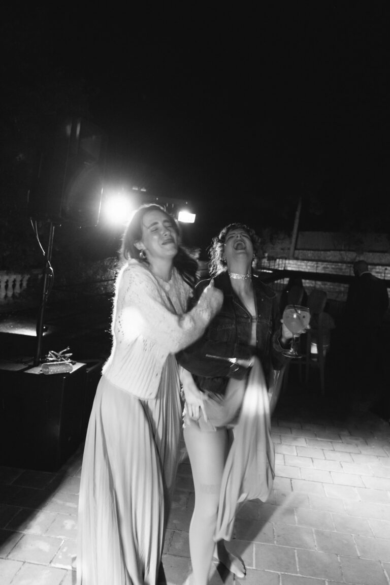 Two friends laughing, past midnight, Kaleidos Wedding
