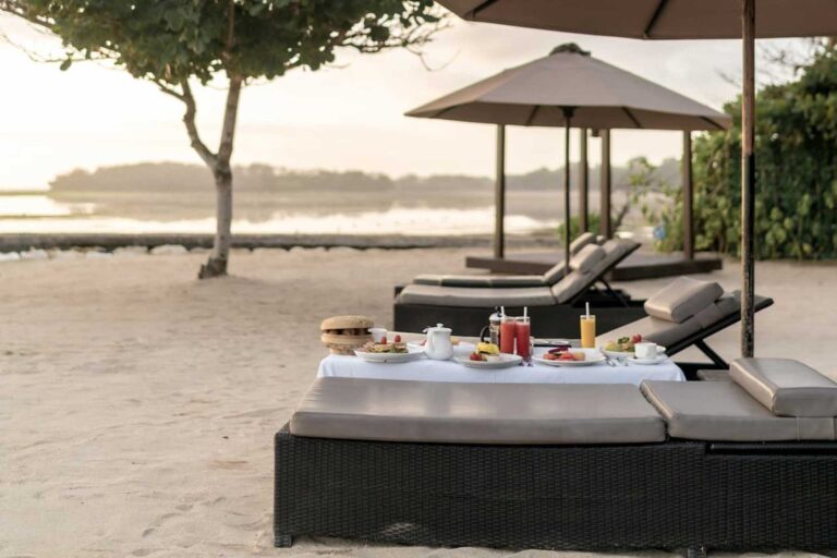 Breakfast table on the sand, Kayumanis Nusa Dua Private Villa and Spa