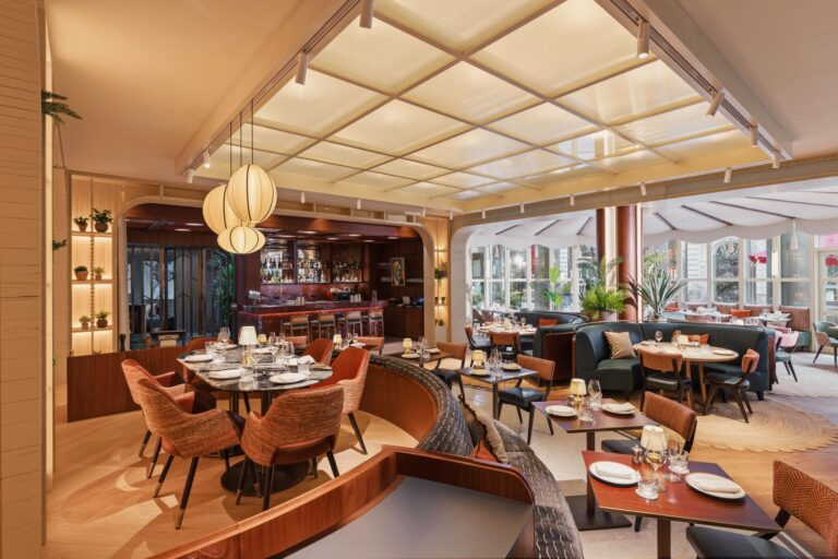 ÉS Bisztró dining room, Kempinski Hotel Corvinus Budapest
