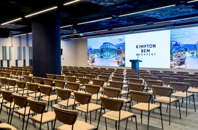 LED Hall set theatre-style, Kimpton BEM Budapest