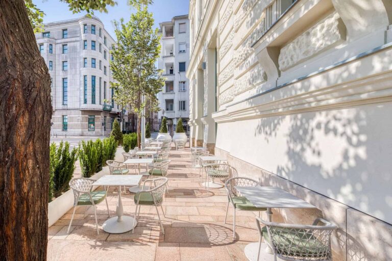Street-level terrace with tables, Kimpton BEM Budapest