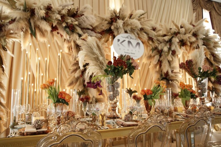 A cream and gold wedding table with flowers, KM Events