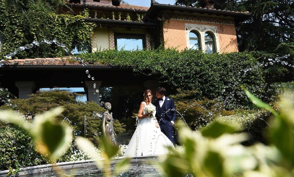 A day arranged around the couple