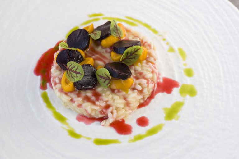 A Sicilian risotto plated in close-up at Idda, La Plage Resort