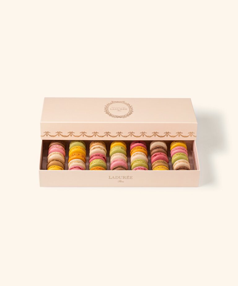 Intemporel box of 35 macarons in peach, Ladurée