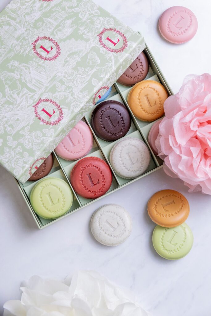 Eugénie box opened beside pink roses, Ladurée