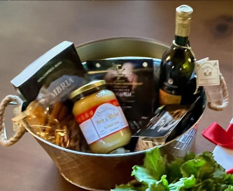 Estate produce: olive oil, honey and seasonal vegetables, Le Torri di Bagnara Castles