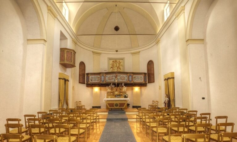 The church interior, Pieve San Quirico, Le Torri di Bagnara Castles