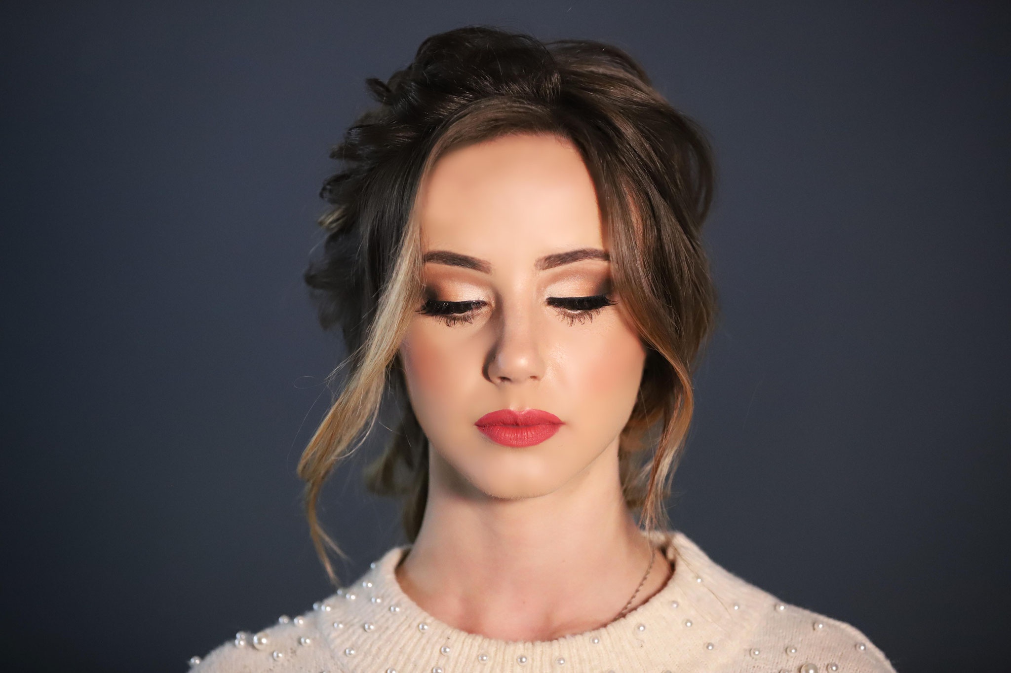 A bride against a dark blue backdrop, soft bridal glam, Lisa Semenzato