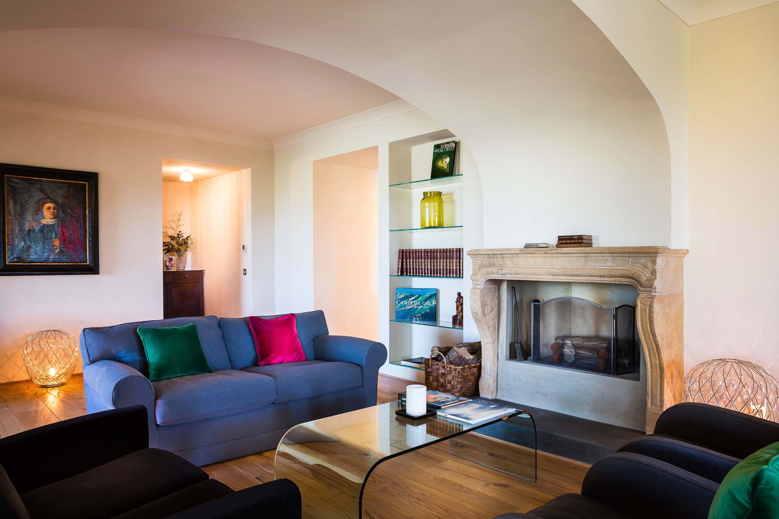 A sitting room at the Locanda with a fireplace and a blue sofa