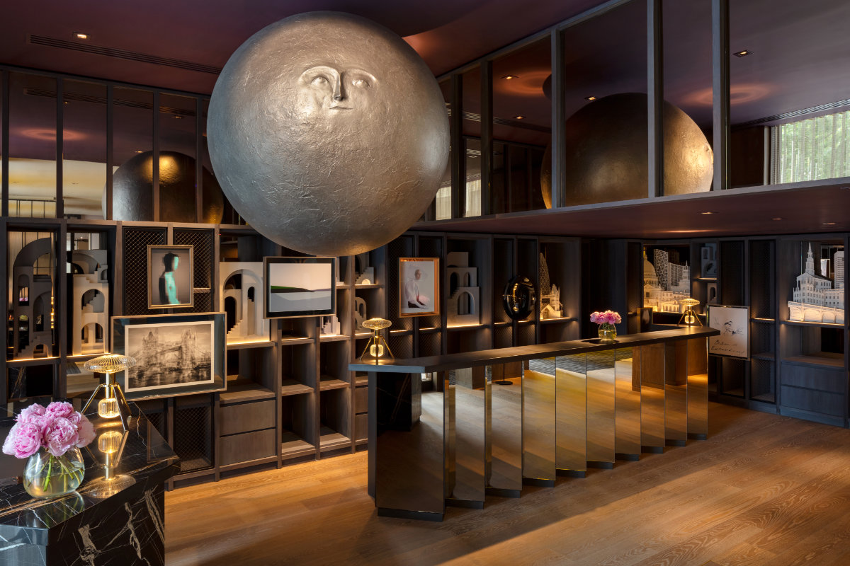 londoner review the londoner lobby 1