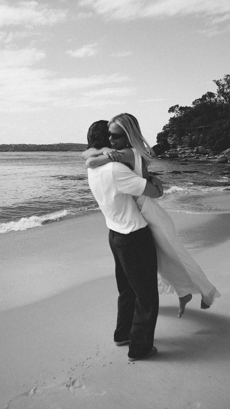 A beach embrace at Bondi, in black and white, Lorella Giannini