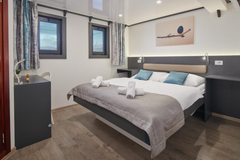 A double en-suite cabin, Lupus Mare