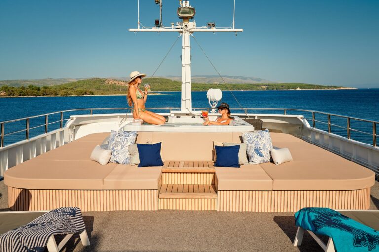 Foredeck lounge in front of the wheelhouse, Lupus Mare
