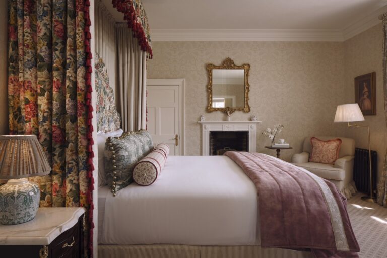 Queen Victoria bedroom, Luttrellstown Castle Resort