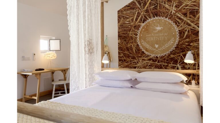 Superior Double Room bed and desk, Luz Houses