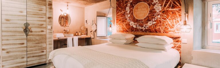 Guest room with straw-wall headboard, Luz Houses