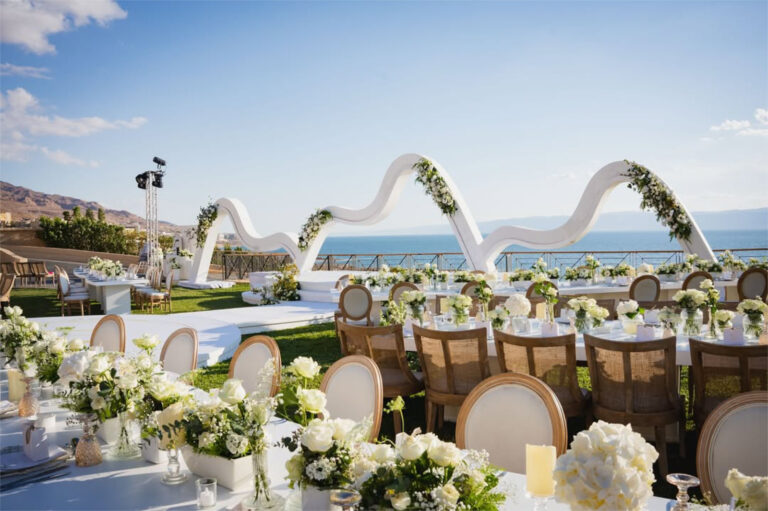 White sculpted arch and reception tables facing the sea, Mövenpick Resort & Spa Dead Sea