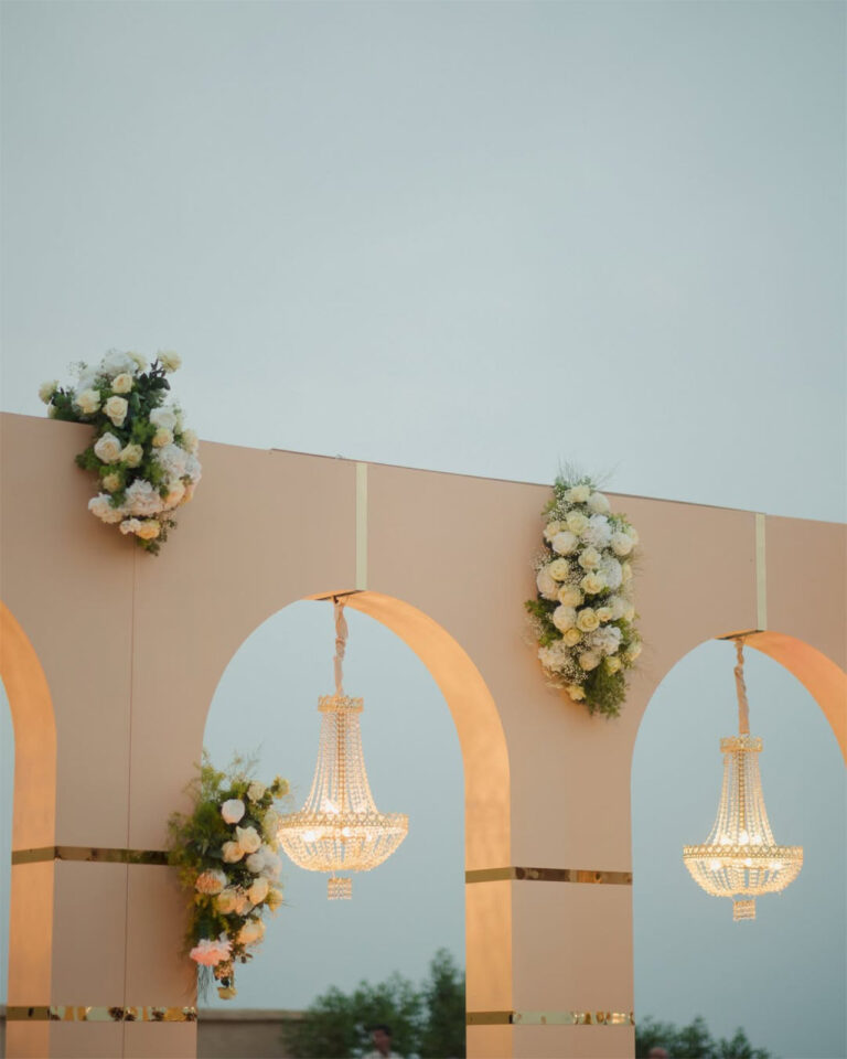 Arched backdrop with chandeliers and floral decoration, Mövenpick Resort & Spa Dead Sea