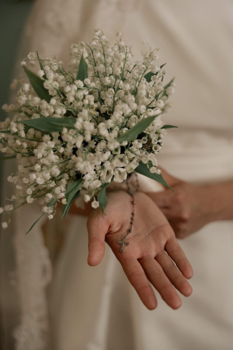 The bride's hand, a lily-of-the-valley bouquet and a rosary, Maria Luisa Rocchi Flowers