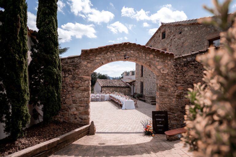Through the Stone Arch, Mas Huix