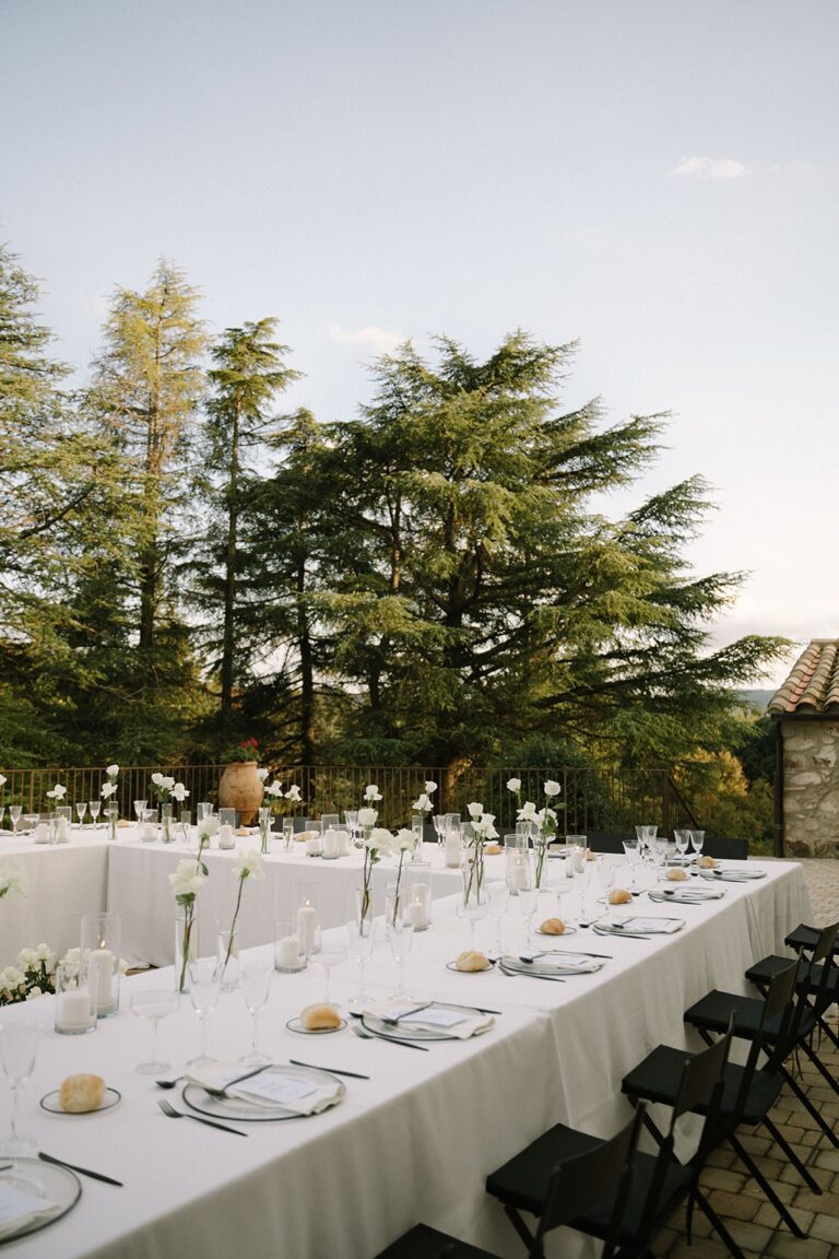 A Table Under the Cedars, Mas Huix