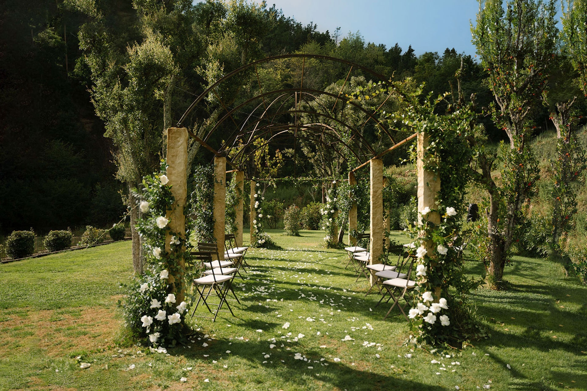 The Living Stone Pergola, Mas Huix