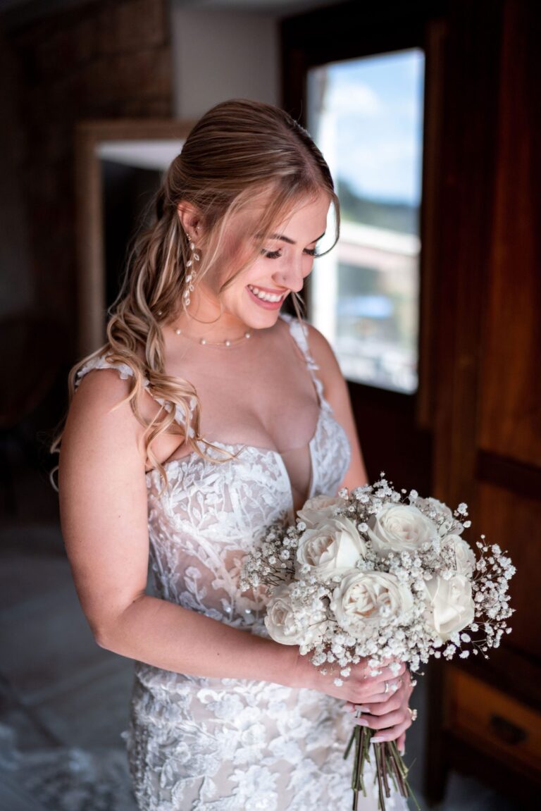 The Bride with Her Bouquet, Mas Huix