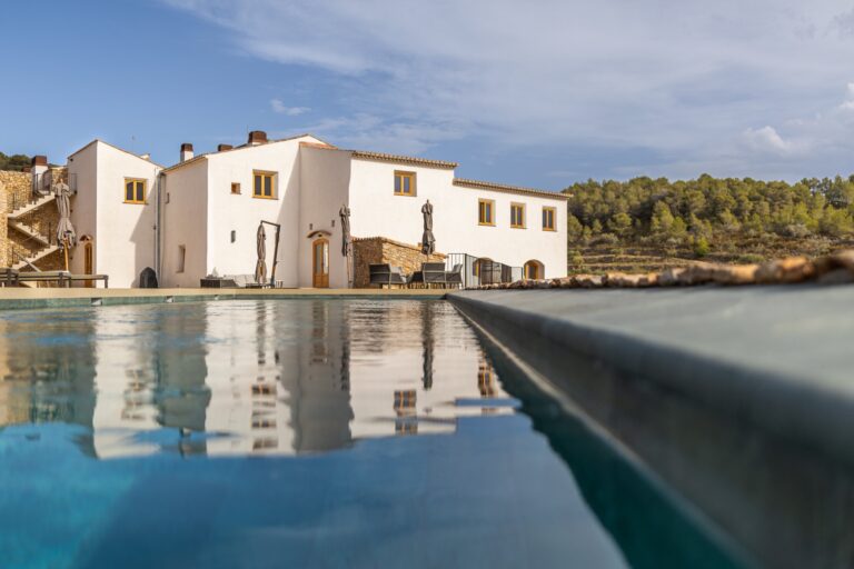 The Masia, Reflected in the Pool, Masia Cabellut