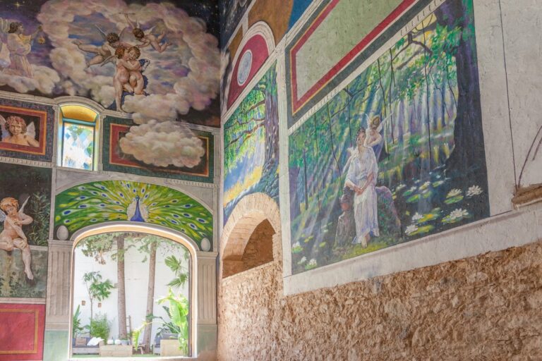 The Master Bedroom, Masia Victoria