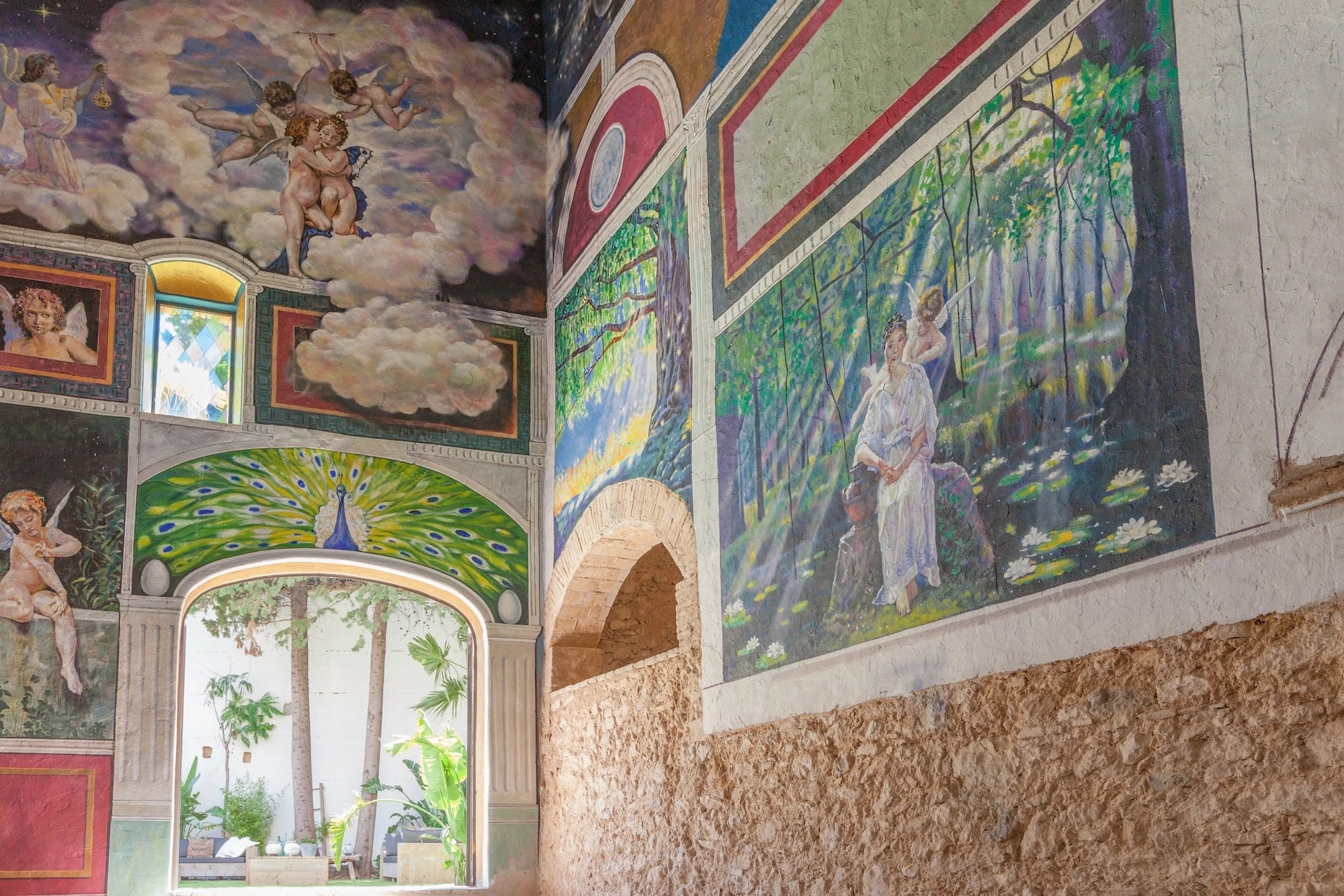 The Master Bedroom, Masia Victoria