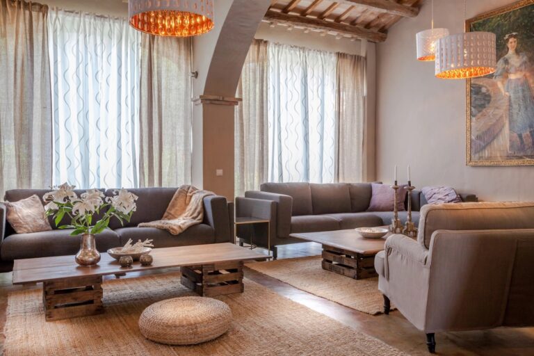 A Living Room, Masia Victoria