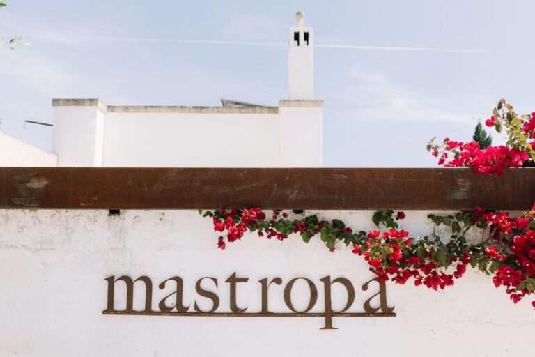 The entrance wall with bougainvillea, Mastropà