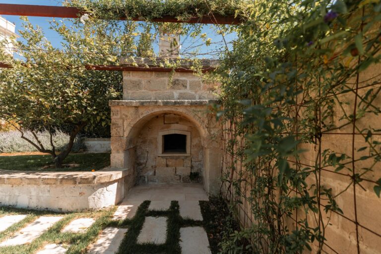 Stone oven in a garden courtyard, Mastropà