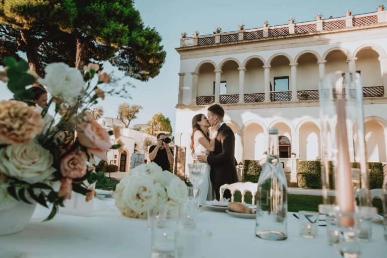 Couple at a floral reception table before the main house, Mastropà