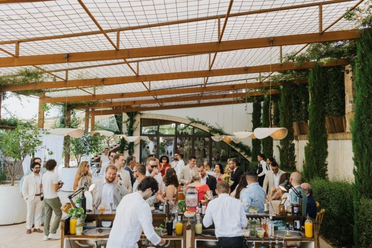 Aperitif beneath the pergola, Mastropà